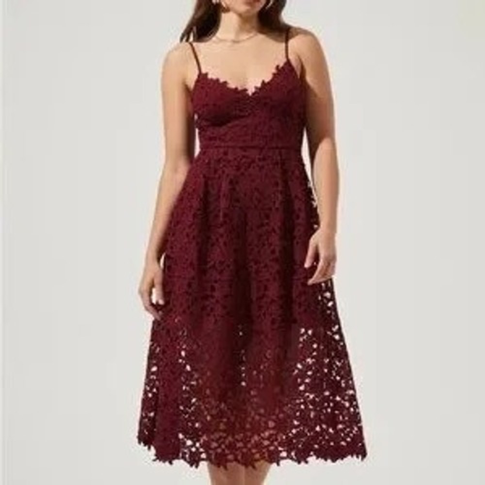 Revolve ASTR The Label Women's Lace Midi Dress Burgundy Size XS Dressy